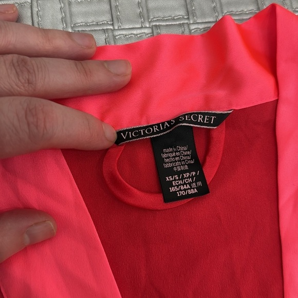 VICTORIA’S SECRET red satin robe with pink trim size xs/s - Picture 2 of 7